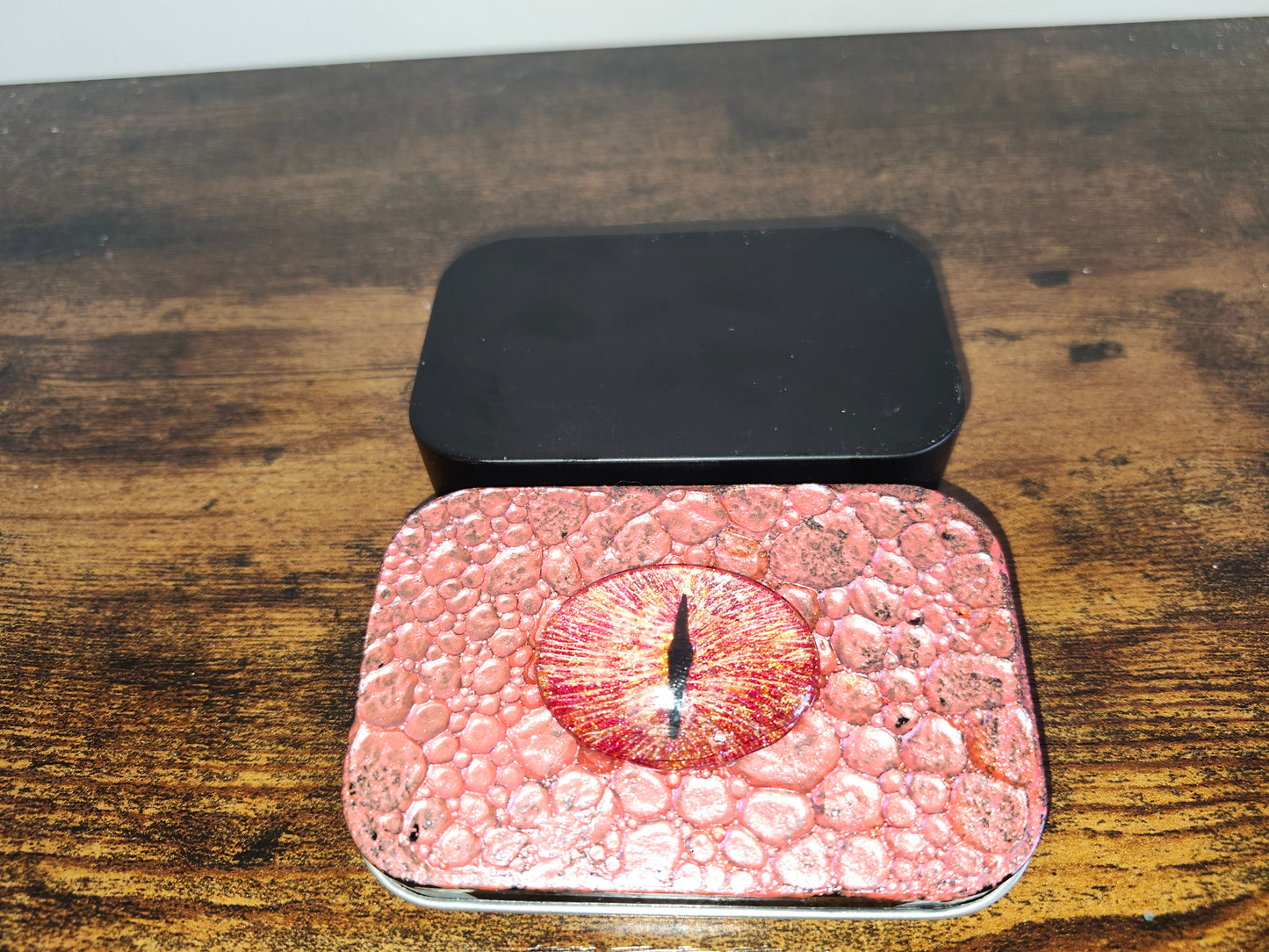 Red Dragon Eye Tin