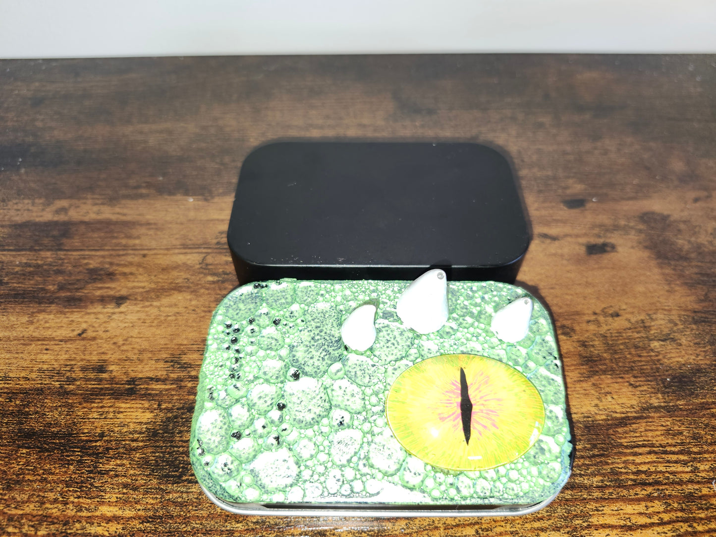 Green Dragon Eye Tin With Horns