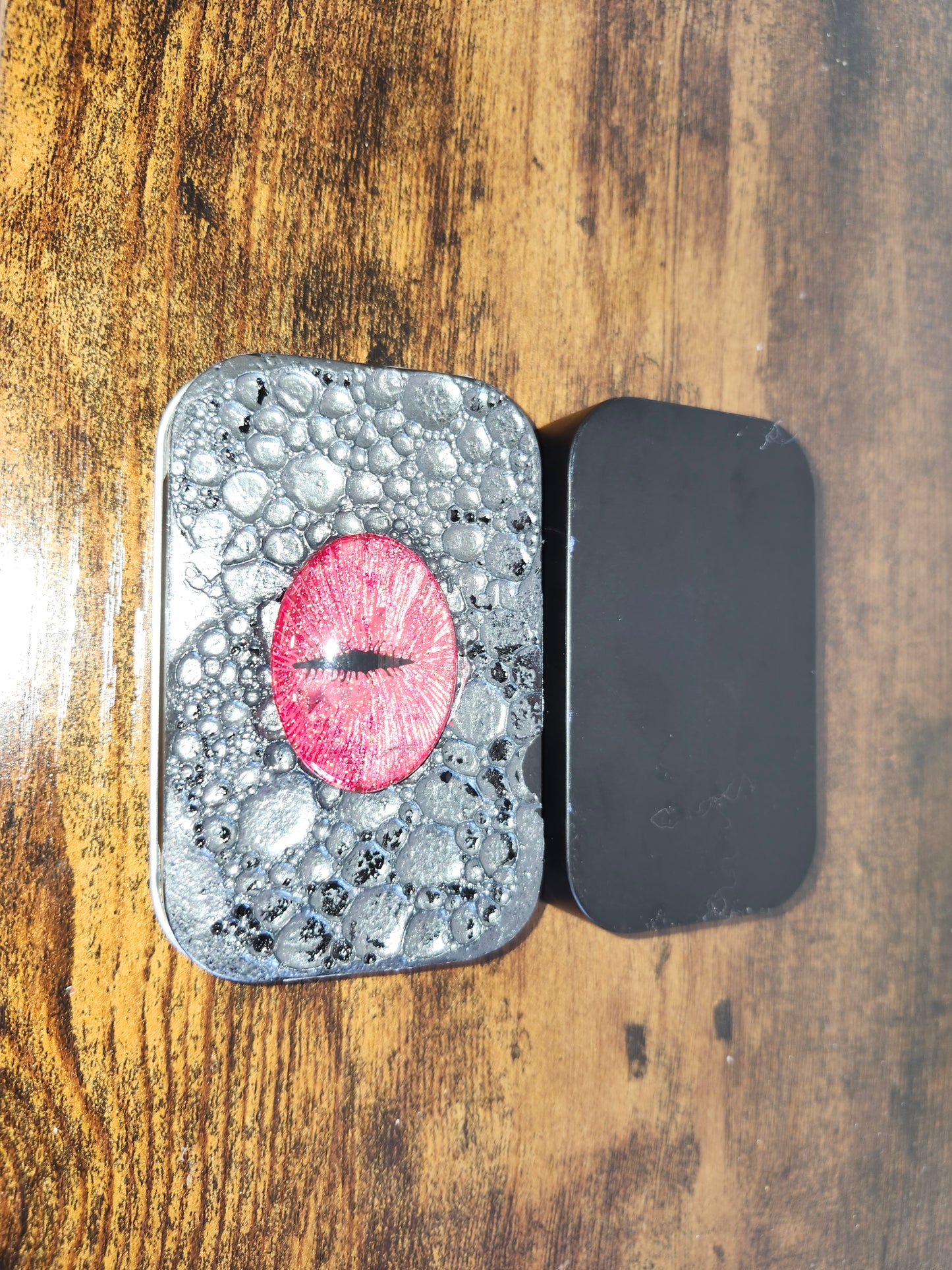 Black And Red Dragon Eye  Tin